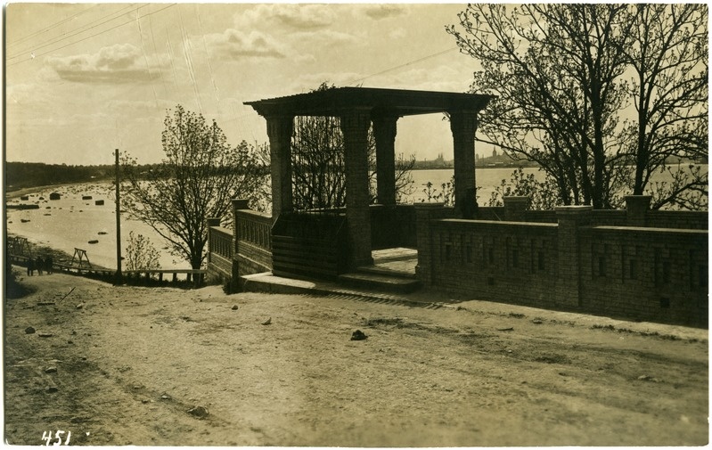 Maarjamägi (Marienberg), Orlovi (krahv Anatoli Vladimirovitš Orlov-Davõdov) lossi trepistiku terrass, vaade linna poole, ca 1907-8. a. Tallinn/ Reval.