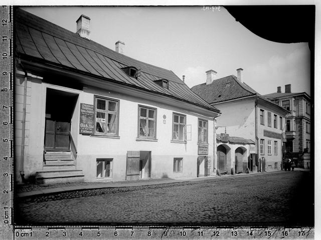 Maja Küütri tänav 8