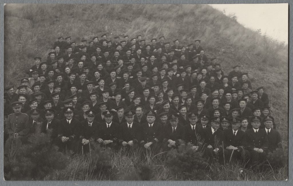 Aegna merekindluse rannakaitsepatarei nr.1 meeskond kordusõppustel.