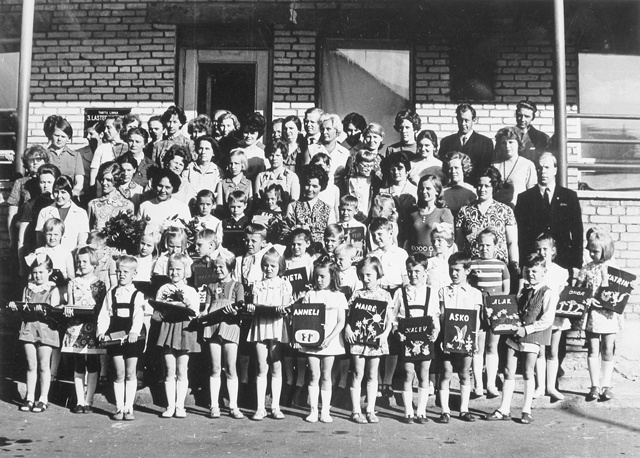 Tartu 3. Lastepäevakodu, kooliminejate laste ärasaatmise pidu