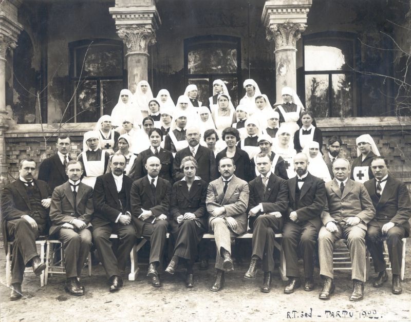 Foto. Meditsiinitöötajad ja õed Tartus.