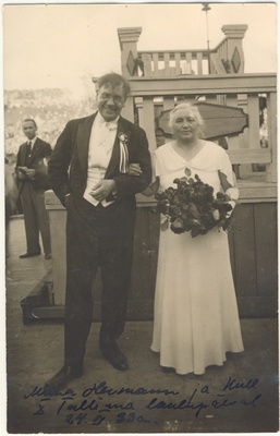Dirigendid Raimund Kull ja Miina Härma Tallinna 10. laulupäeval Lauluväljakul  duplicate photo