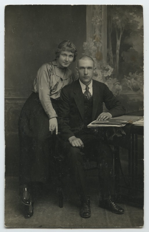 Marta Maria ja Nikolai Voldemar Prosallik. Marta Maria (snd Tomberg, 1893) oli Ralfi emapoolne tädi.