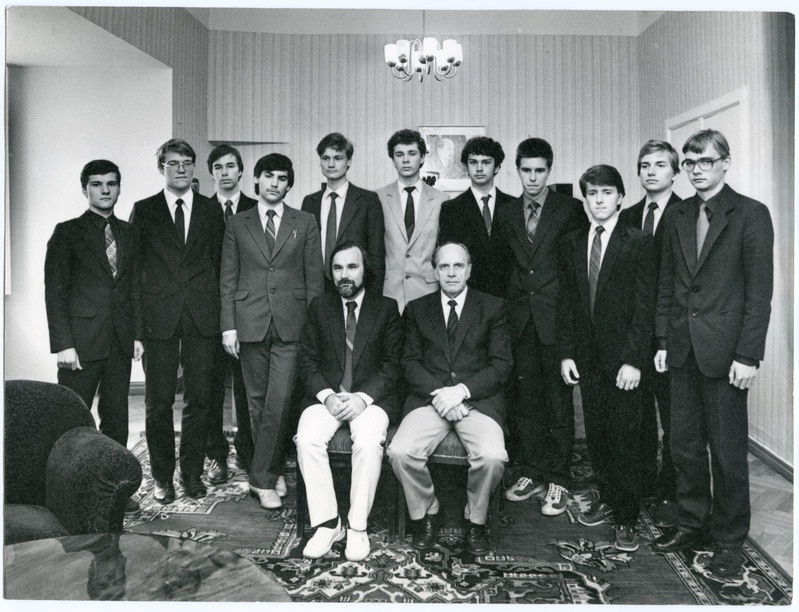 Toomas Alatalu õpilastega Arnold Greeni juures . 23. mai 1984. a.