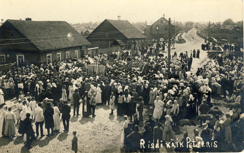 Petseri linn, ristikäik.