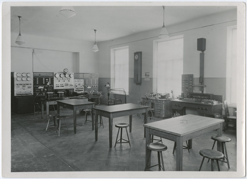 Tallinna Tehnikaülikooli elektrotehnika laboratooriumi mõõteriistade ruum 1937.a.