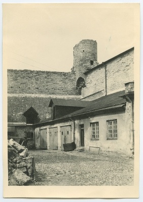 Tallinn, Toompea lossi õu, loodenurk Pilstickeri torniga, enne ümberehitamist.  duplicate photo
