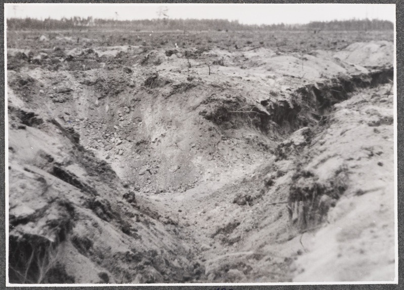 Viimased ettevalmistused otsustavaiks lahinguiks. Suurtükitulest purustatud kaevik