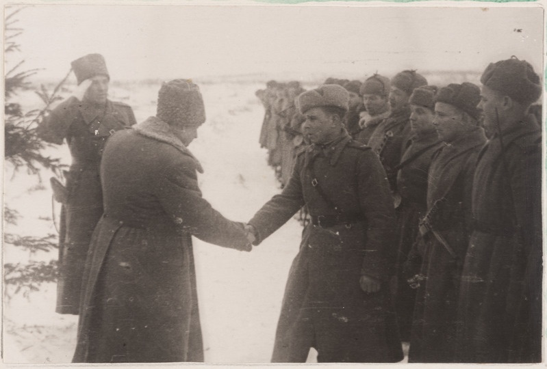 Polkovnik Lepale ordeni üleandmine.