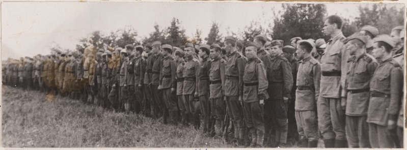 Meie korpuse soomustatud rikkused. Vaade ülesrivistatutele, Kingissepp, suvi, 1944. a.