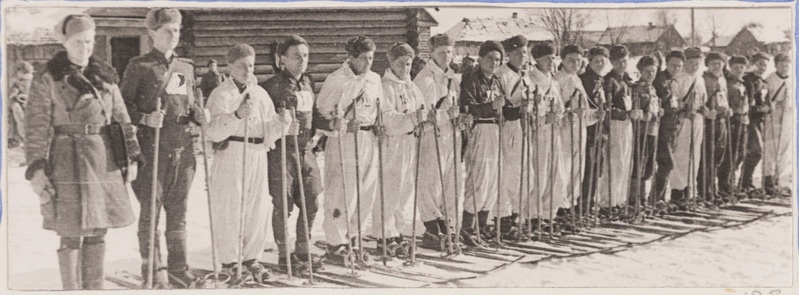 482. roodu võitlejad suusavarustuses. Apr. 1944. a.