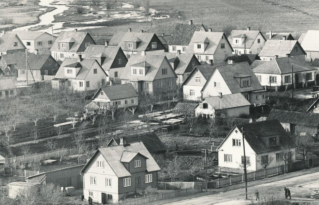Foto. Vaade Võru linnale põhja   suunas ehitatava katlamaja korstna otsast.