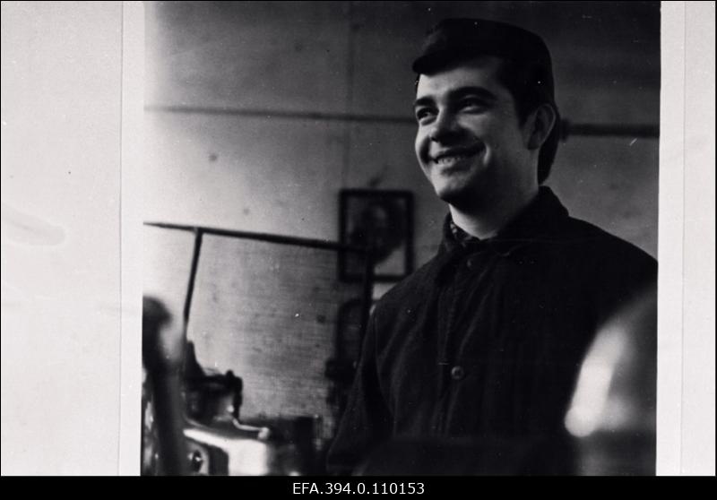 1971. a. Tallinna parim noor treial Nikolai Ovsjanikin Tallinna Masinatehasest.