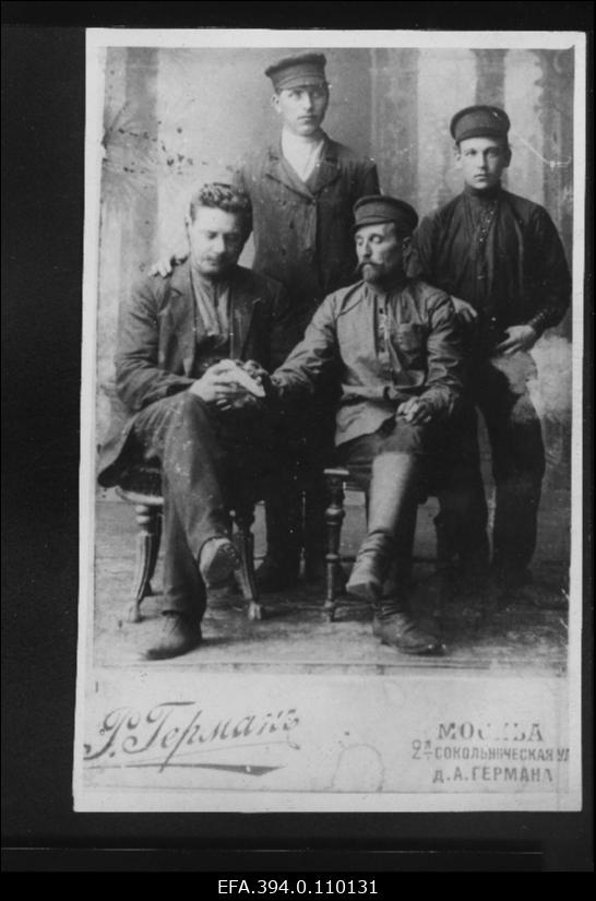 Masinaehitustehase A/S "Franz Krull" elektrikud. Vasakult 1. elektrik Kask.