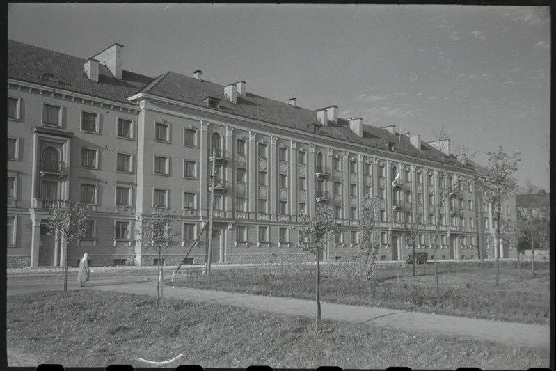 Lembitu tn. uued hooned, 1953. a. Vaade Lenini pst. suunas, ehitatud Nõva projekti järgi.