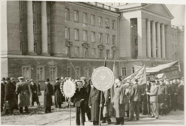 Tallinna Mäetehnikumi kollektiiv valmistub maidemonstratsiooniks