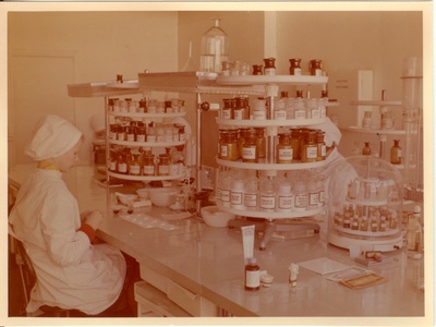 foto, Paide uue apteegi sisevaade 1970-ndatel a.  similar photo