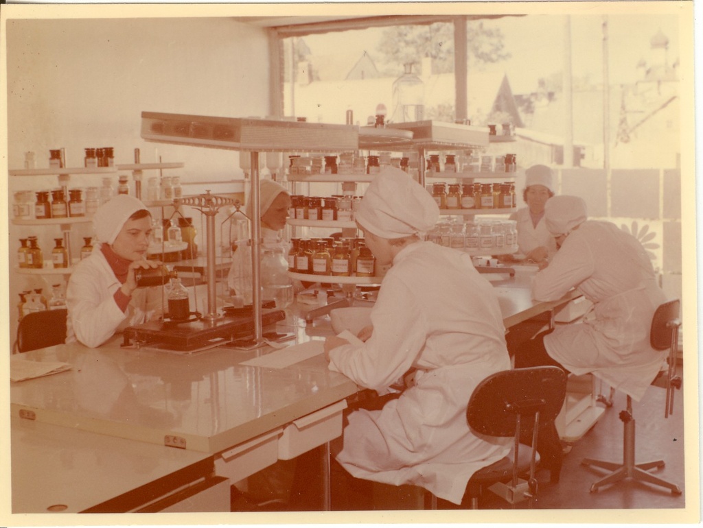 foto, Paide uue apteegi sisevaade 1970-ndatel a.
