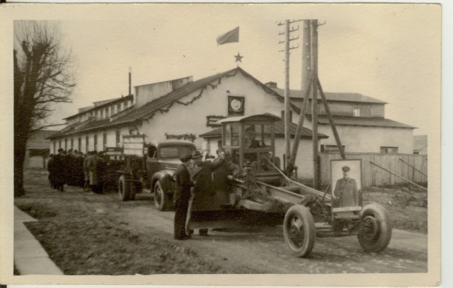 foto Paide Masinatehases valmistatud esimene teehöövel 1949