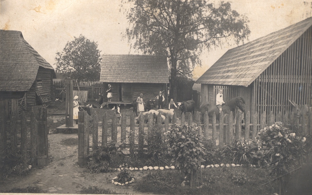 Foto.Omanik Kroonile kuulunud taluõu Rõuge vallas Väike - Ruuga külas.