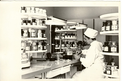 foto ja negatiiv, Paide uue apteegi sisevaade 1973.a.  similar photo
