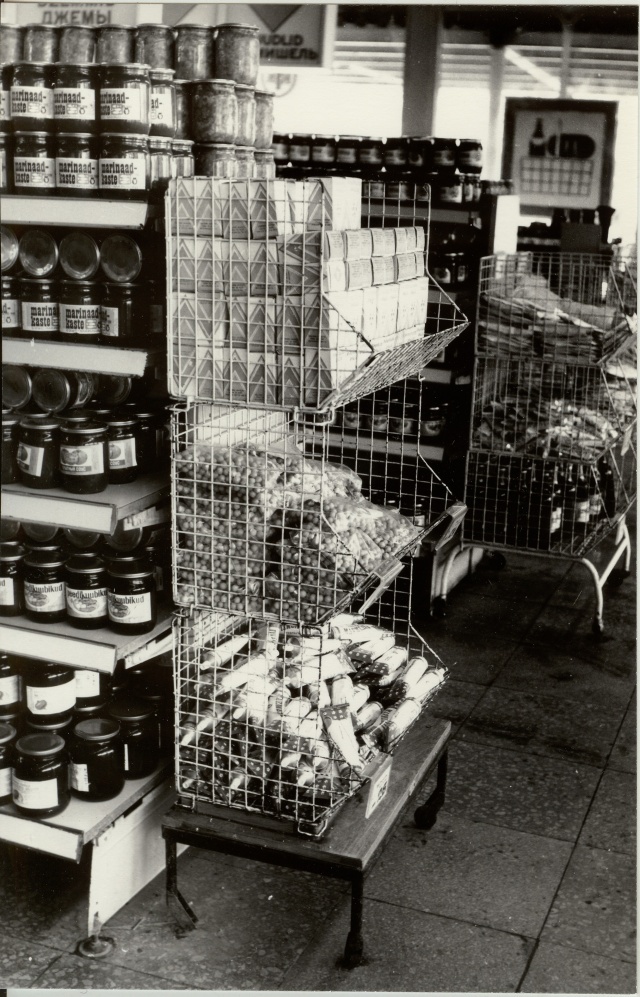foto kauplus Paide sisevaade Keskväljak 1988