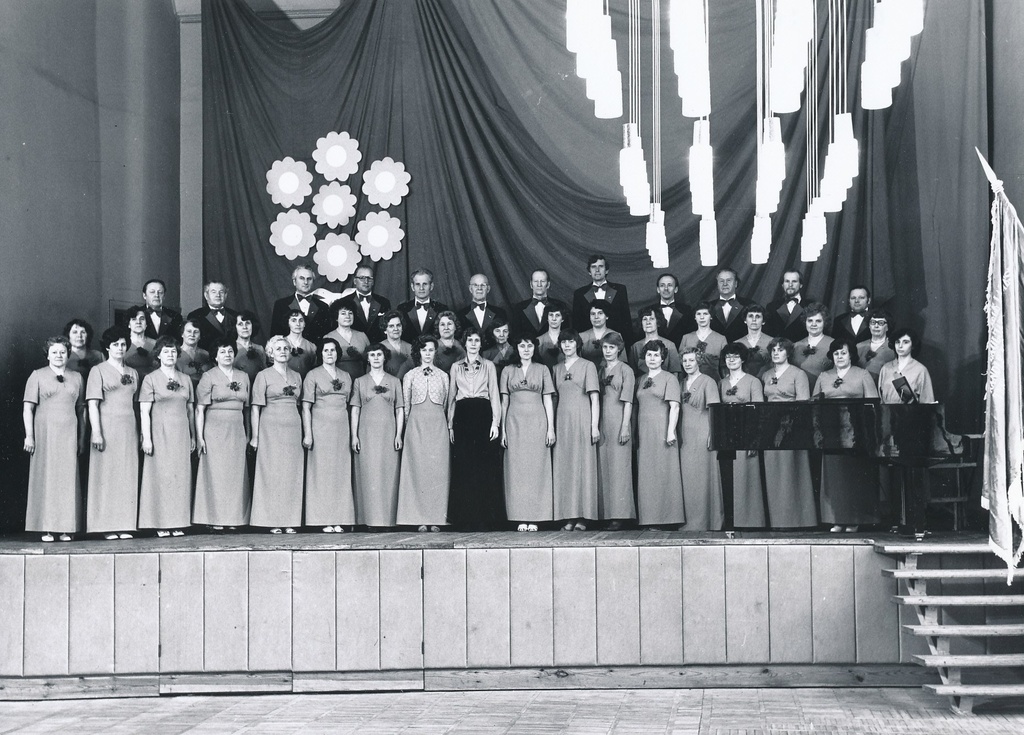 Foto. Võru Kultuurimaja Kannel tervishoiutöötajate a/ü segakoor "Tervis" 1982.a.