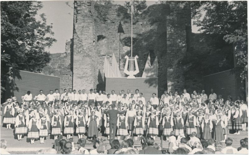 Foto. Haapsalu raj. laulupäev. Segakoorid esinemas. Juuni 1966.