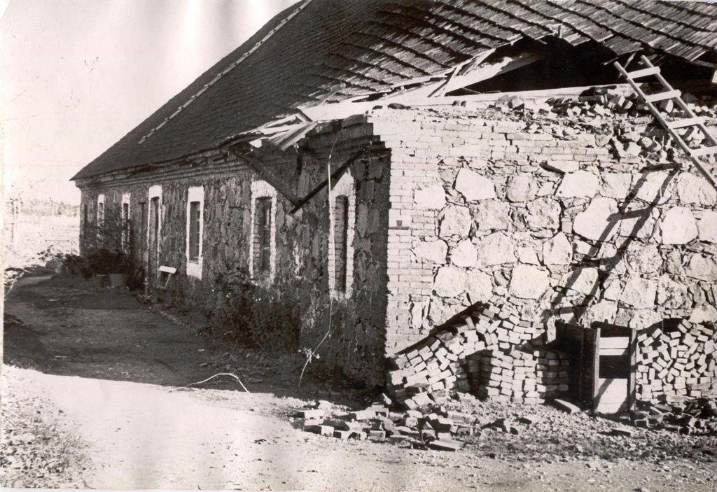 Foto. Väimela mõisa moonakate elamu.