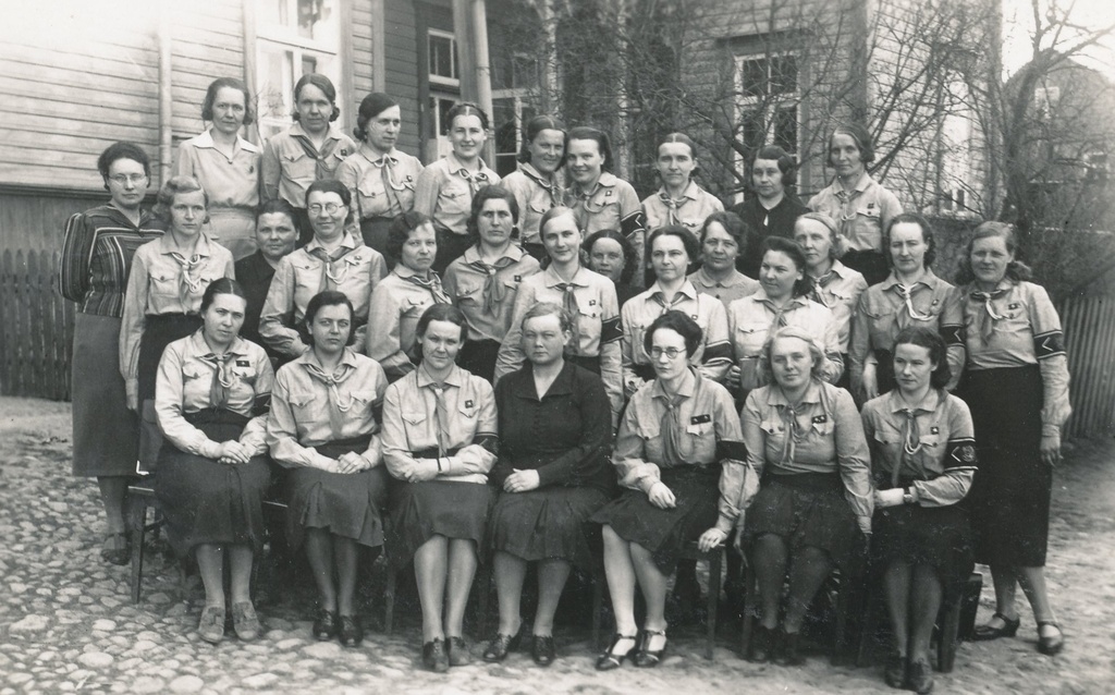 Foto. "Kodutütarde" juhid Võrus 1930.aastatel