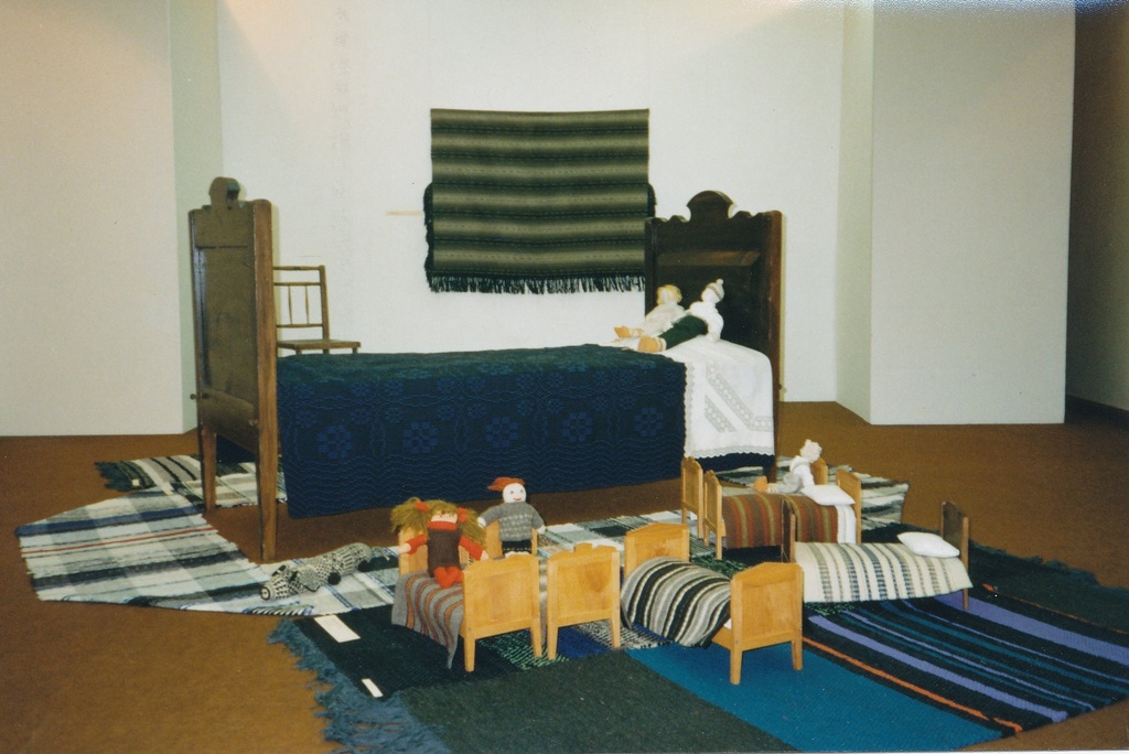 Foto. Näitus "Talu ilu ehk rohkem rahvuslikku tänapäeva kodusse" Võrumaa Muuseumis 4.11.-14.12.1996.a. Koostas Anu Raud.