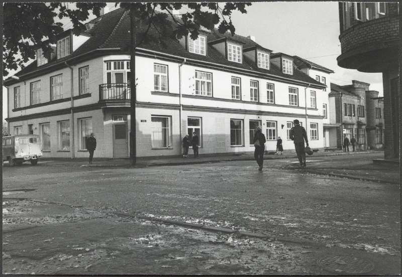 foto, Viljandi, Kaalu tn- Turu tn nurk, Turu tn 10, polikliinik, kiirabi, oktoober 1983