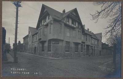 foto albumis, Viljandi, Tartu pank, Lossi-Posti tn nurgal, u 1913, foto J. Riet  duplicate photo