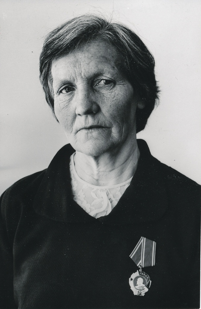 Foto. Lenini ordeni kavaler Ruusmäe sovhoosi Luutsniku farmi lüpsikarja brigadir Kaljuste, Salme 1982.a.