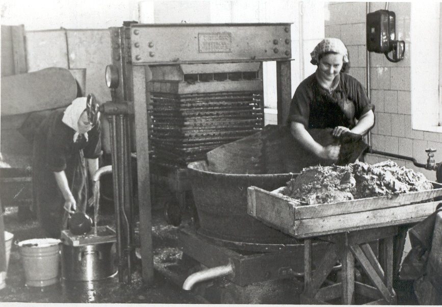 Foto. Võru Rajooni Täitevkomitee Segatööstuskombinaadi Mahlatööstus Võrus, Rimmi tn. 24. Mahlapress.