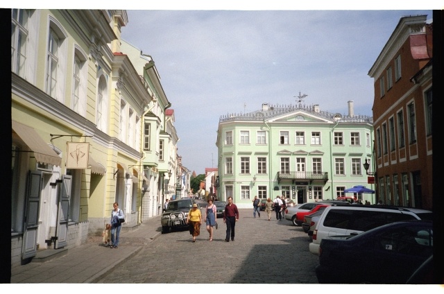 Vaade Uue ja Vana-Viru tänava nurgale Tallinna vanalinnas