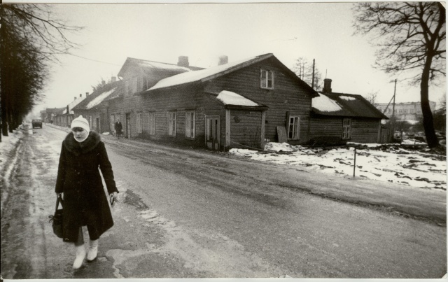 foto vana maja lammutamine Paides Suur-Aia ja Pärnu tänava nurgal 1989