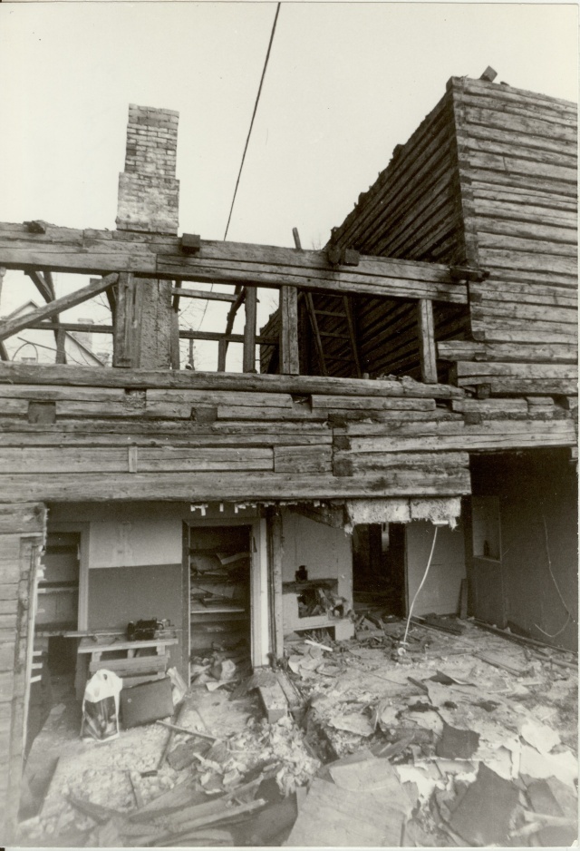 foto vana maja lammutamine Paides Suur-Aia ja Pärnu tänava nurgal 1989