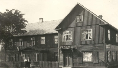 Podinite maja pärast ümberehitamist Haapsalu maantee ja Jaama tänava nurgal Keilas  duplicate photo