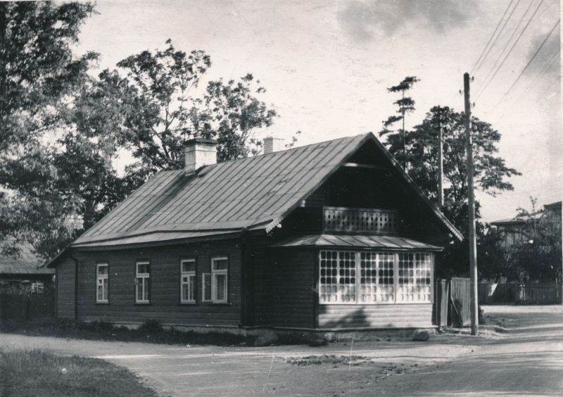 Foto. Elumaja Kopli ja Komsomoli (Metsa) tänava nurgal. 1965. Foto H. Paalvelt.
