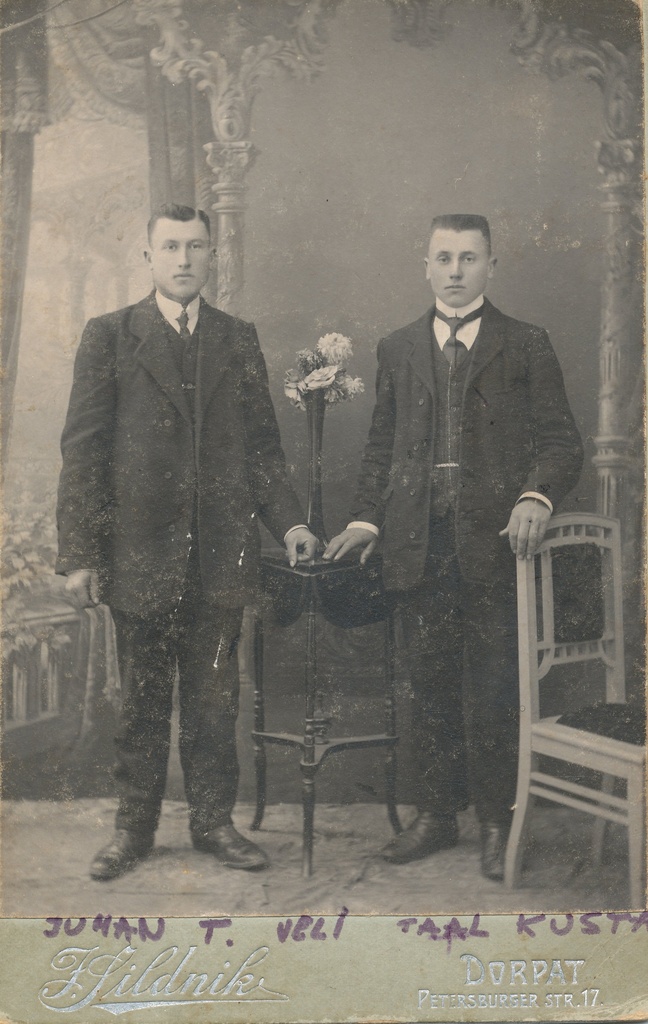 Foto. Tsooru küla Kõosaare talu perepojad Juhan Taal ja Kusta Taal 1910.a.