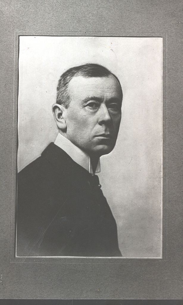 Fotoalbum.Foto  Võru Õpetajate Seminari õpetaja Artur Beersing 1927.a.