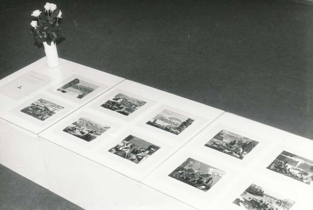 Foto. Vaade Kunstnik Eduard Rüga näitusele  Võru Koduloomuuseumis 16. augustil 1988.a.Graafilste lehtede sari "Lõuna -Eesti loodus ja inimene".