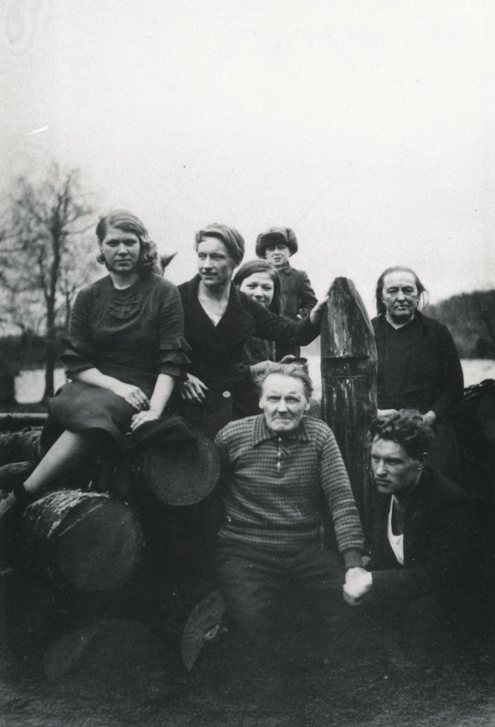 Foto. Perekond  Kriisa 1930.aastatel.