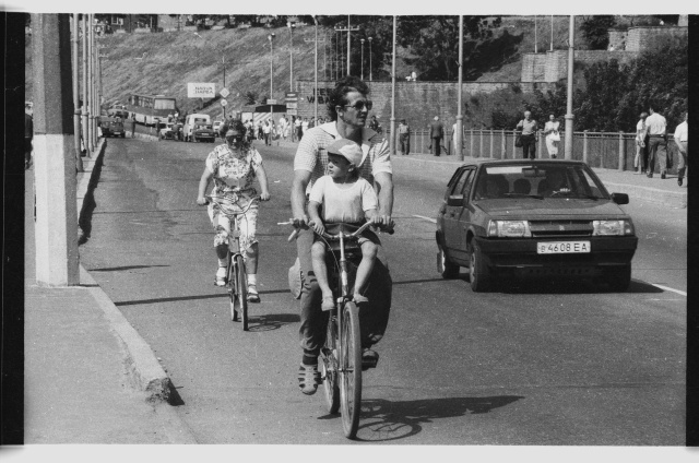 Narva Sõpruse sild; jalgratturid
