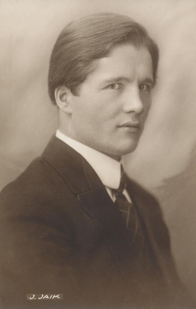 Foto. Kirjanik Jaik, Juhan. Ateljeefoto J&P.Parikas 1927.a.