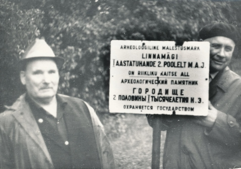 Foto. 5. Võru Kommunistliku Kütipolgu veteranid Rõuge linnamäel Ööbikuorus.