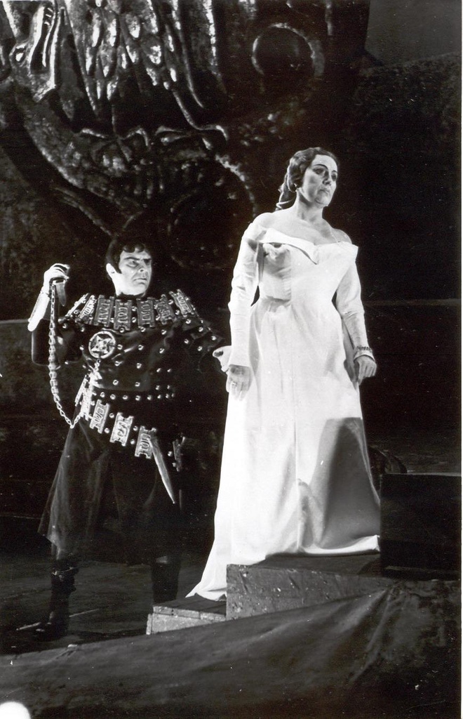 Foto. Stseen S. Rahmaninovi ooperist "Franceska da Rimini". Ees E. Maasik.