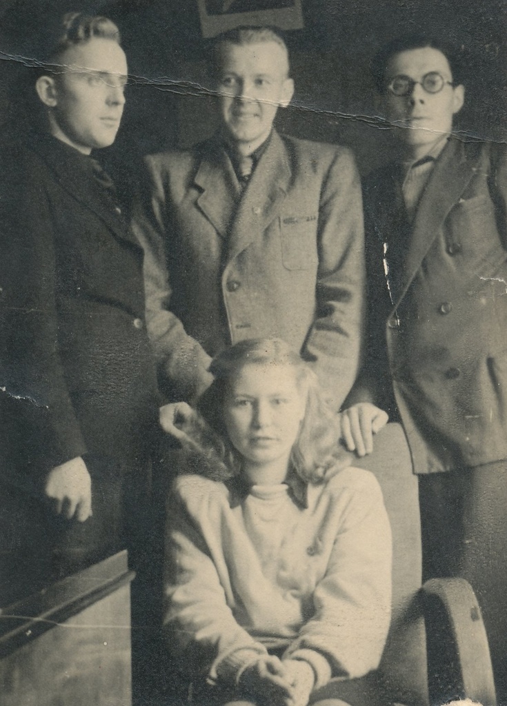 Foto. ELKNÜ Võru Maakonna Komitee sekretärid F. Pärtelpoeg, A. Päkk koos ajakirjanik Kiipusega 1947.a.