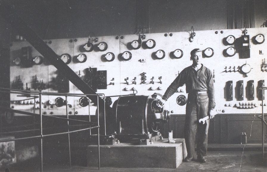 Foto. Võru elektrijaama generaatorite ruum 1930.a.